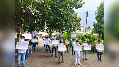 कोरोना संकटः मकान का किराया माफ करने को लेकर इलाहाबाद विश्वविद्यालय के छात्रों का प्रदर्शन