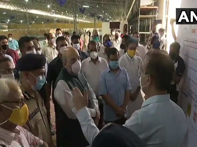 केंद्रीय गृह मंत्री अमित शाह और दिल्ली सीएम अरविंद केजरीवाल ने छतरपुर में राधा स्वामी सत्संग व्यास में बने कोविड-19 केयर सेंटर का का दौरा किया।