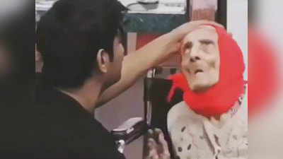 जब वृद्ध महिला के सिर पर हाथ फेरते नजर आए सुशांत, वीडियो हुआ वायरल