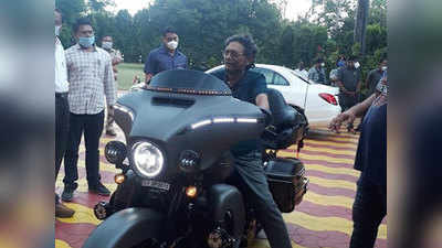 दबंग बाइक पर चीफ जस्टिस ऑफ इंडिया शरद अरविंद बोबडे...बस मास्क भूल गए!