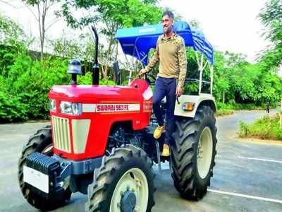 ফার্মহাউসে জৈব চাষবাসে মজে ধোনি, চালাচ্ছেন ট্র্যাক্টর-ফলাচ্ছেন তরমুজ!