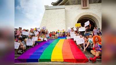 ताइवान: LGBT प्राइड परेड में शामिल हुए सैकड़ों लोग, कोरोना महामारी का नहीं दिखा असर