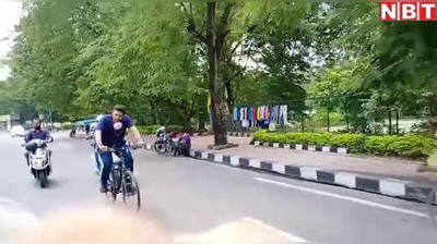 पेट्रोल-डीजल के लिए पूर्व मंत्री ने की साइकिल की सवारी