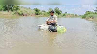 અમરેલીઃ ચોમાસામાં વેનિસ બની જાય છે આ ગામ, હોડીમાં અવરજવર કરે છે ગામવાસીઓ