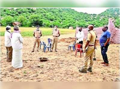 గర్భంతో ఉన్న భార్యను చంపి పొలంలో పాతిపెట్టిన భర్త.. కర్నూలులో దారుణం