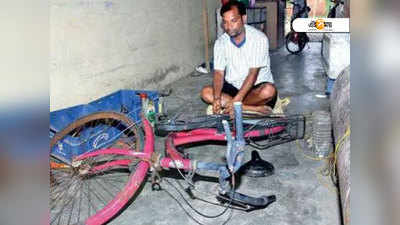 পেশা বদল, কাজ হারিয়ে সাইকেল সারাইয়ের দোকান খুলেছেন অতিথি শিক্ষক