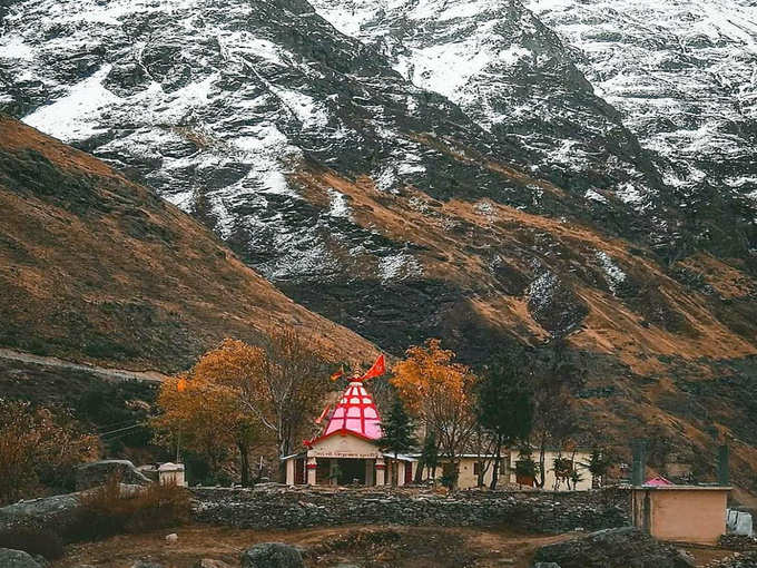 माता बाला त्रिपुर सुन्दरी का मंदिर है मौजूद