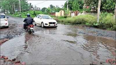 দু’বছর ধরে বেহাল রাস্তা, বর্ষায় মরণফাঁদ