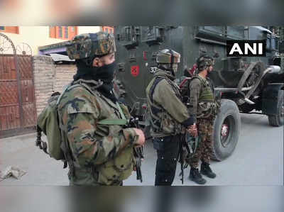 काश्मीर: सीआरपीएफ गस्ती पथकावर मोठा दहशतवादी हल्ला, १ जवान शहीद, १ नागरिक ठार