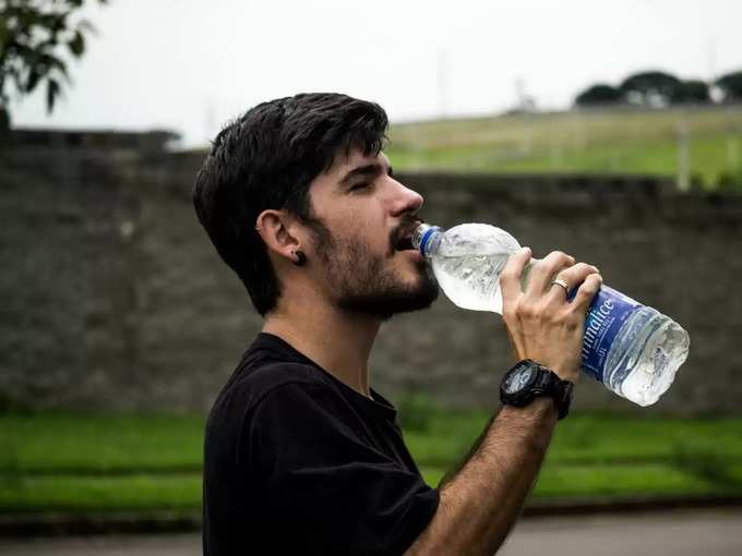 water drinking toi 2