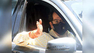 uddhav thackeray : पहिल्यांदाच घडलं; मुख्यमंत्री स्वत: गाडी चालवत पंढरपूरला गेले
