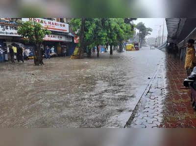 Mumbai Rain: आला रे... मुंबईत पावसाची संततधार; रस्ते, गल्ल्या तुंबल्या