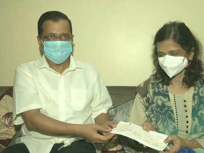 LNJP डॉक्टर असीम गुप्ता को अरविंद केजरीवाल ने दी श्रद्धांजलि, परिवार को सौंपा 1 करोड़ का चेक