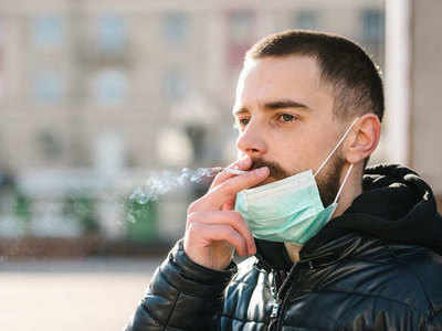Smoking and Coronavirus धूम्रपान करणाऱ्यांनो सावधान; करोनामुळे मृत्यू ओढावण्याचा धोका!