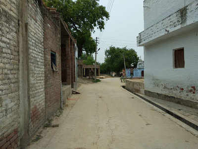 कानपुर: गांव में थी विकास दुबे की सत्ता, गलियों में पसरा सन्नाटा, घर छोड़कर भागे पुरुष