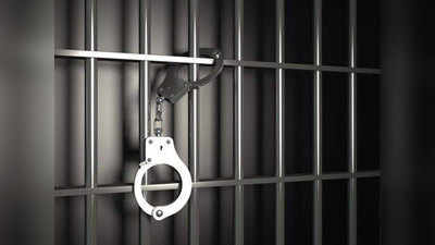 मुंबईः करप्ट पूर्व कस्टम अधिकारी को 16 महीने की जेल, 9 लाख जुर्माना