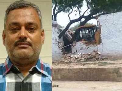 कानपुर शूटआउट: जिस JCB से पुलिस को रोका, उसी से ढहा विकास दुबे का किला