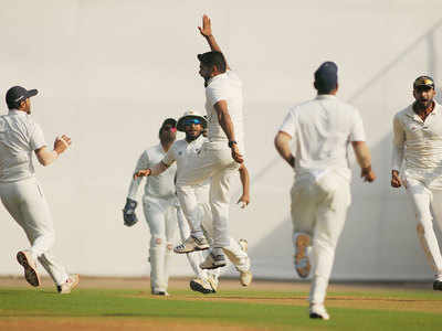 एका डावात ४४३ धावा; भारतीय क्रिकेटमधील हे विक्रम मोडने अशक्य!