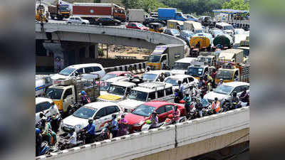 बेंगलुरु में फिर लॉकडाउन, खौफ में लोगों ने छोड़ा शहर, बॉर्डर पर लगी गाड़ियों की लंबी लाइन