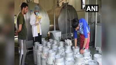 कश्मीर में बह रही दूध की नदियां, देखिए तस्वीरें