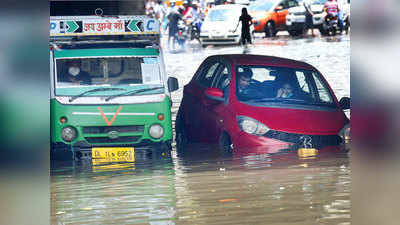 जरा सी बारिश में ईस्ट दिल्ली की सड़कें और अंडरपास पानी-पानी