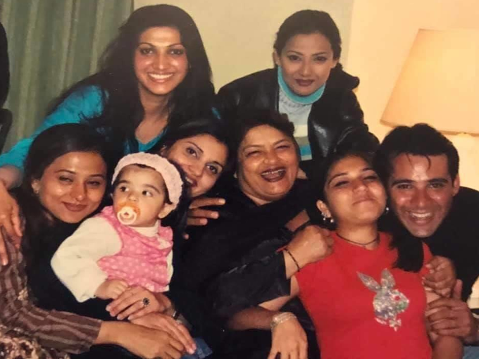 saroj-khan-with-her-family-