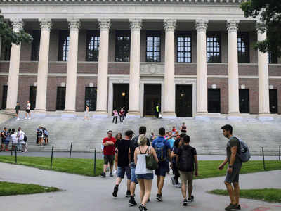 अमेरिका में केवल ऑनलाइन क्लास वाले विदेशी छात्रों का स्टूडेंट वीजा वापस लेने की घोषणा