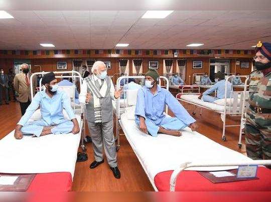 લદ્દાખ પહોંચેલા PM મોદીએ ઘાયલ સૈનિકોની લીધી મુલાકાત 