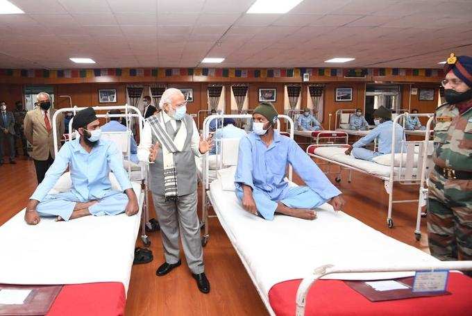 PM મોદીએ ઘાયલ સૈનિકો સાથે કરી મુલાકાત