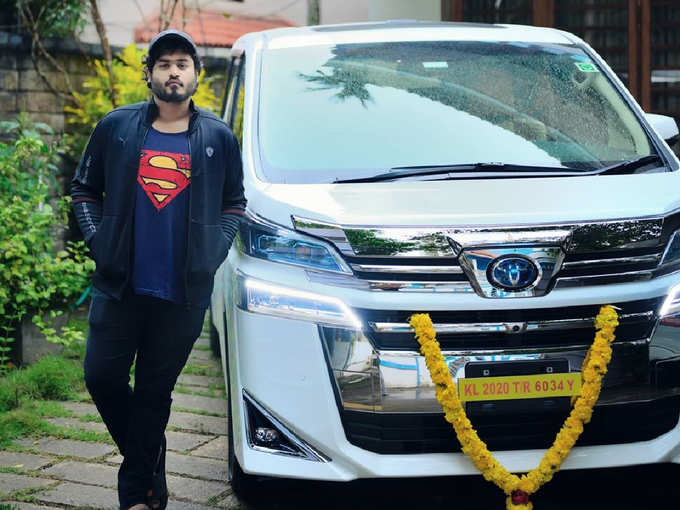 Gokul Suresh with Toyota Vellfire. PC: Instagram/ Gokul Suresh