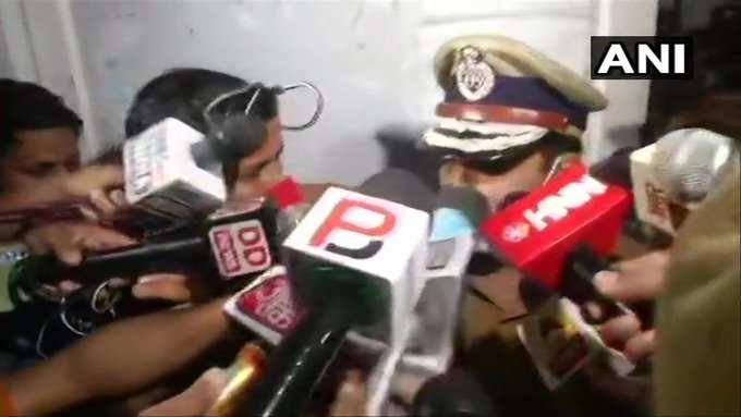 कानपुर के आईजी मोहित अग्रवाल ने भी बताया कि एनकाउंटर में 4 पुलिसकर्मी जख्मी हुए हैं।