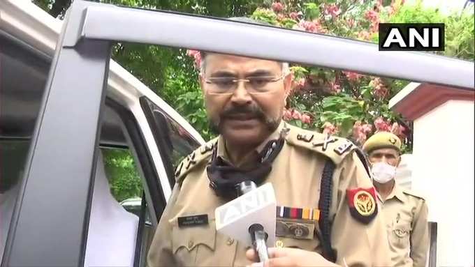 कार पलटने के बाद विकास दुबे ने पुलिस के हथियार छीनने की कोशिश की और भागने का प्रयास किया जिसके बाद पुलिस ने जवाबी फायर किया जिसमें वह घायल हो गया। अस्पताल ले जाने के बाद उसे मृत घोषित कर दिया गया। हम जल्द ही आधिकारिक बयान जारी करेंगे: यूपी एडीजी लॉ ऐंड ऑर्डर प्रशांत कुमार