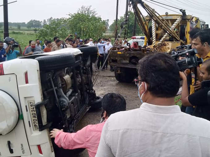 सड़क पर फिसलने का कोई निशान नहीं