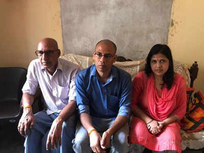 Vikas Dubey Encounter: शहीद सिपाही राहुल के घरवाले बोले, अब राहुल की आत्मा को मिलेगी शांति
