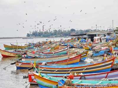 കടലിൽ വള്ളമിറക്കിയാൽ പിടിച്ചെടുക്കും; കൊല്ലത്ത്‌ തീരദേശത്തെ മത്സ്യവിപണനവും  നിരോധിച്ചു