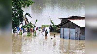 കൊവിഡിനൊപ്പം വെള്ളപ്പൊക്കവും; അസമിലെ ഗ്രാമങ്ങൾ വെള്ളത്തിനടിയിൽ