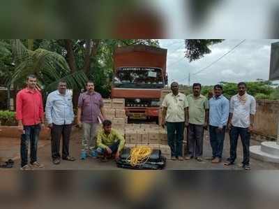 ಯಮಕನಮರಡಿ: ಕ್ಯಾಂಟರ್‌ ವಾಹನದಲ್ಲಿ ಅಕ್ರಮವಾಗಿ ಸಾಗಿಸಲಾಗುತ್ತಿದ್ದ 6 ಲಕ್ಷ ಮೌಲ್ಯದ ಗೋವಾ ಮದ್ಯ ವಶ