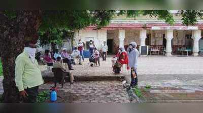 करोनाबाधितांची संख्या वाढली; अजिंठ्यातून स्थलांतर