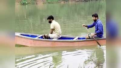 പ്രളയത്തെ അതിജീവിക്കാൻ ഷഫീഖിന് സ്വന്തം തോണി; ലോക്ക് ഡൗൺ കാലം ഫലപ്രദമാക്കി യുവാവ്