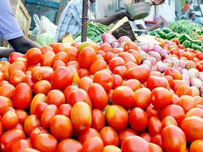 ಬೆಂಗಳೂರು ಲಾಕ್‌ಡೌನ್: ಅಗತ್ಯ ವಸ್ತುಗಳ ಖರೀದಿಗೆ ಮುಗಿಬಿದ್ದ ಜನರು