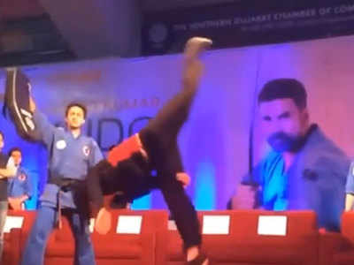 Video: अक्षय कुमार ने स्टेज पर करवाया स्टंट, डर रहे थे टाइगर श्रॉफ