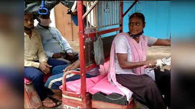 वाराणसी: पहले पति ने छोड़ा साथ, फिर कोरोना ने किया बेहाल, ई-रिक्शा लेकर सड़क पर उतरीं कंचन