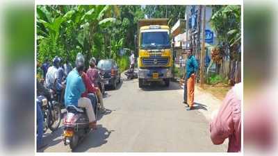 മണർകാട് മാലത്ത് ടോറസ് ലോറിയിൽ ബൈക്കിടിച്ച് രണ്ടു പേർക്ക് പരിക്ക്