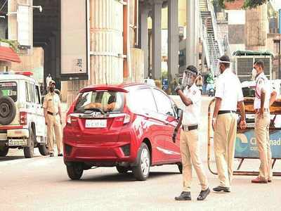 ಬೆಂಗಳೂರು ಲಾಕ್‌ಡೌನ್: ಅನಗತ್ಯವಾಗಿ ರಸ್ತೆಗಿಳಿದವರಿಗೆ ಖಾಕಿ ಎಚ್ಚರಿಕೆ