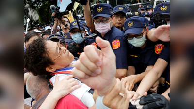ताइवान की संसद में जमकर मारपीट, शीशे टूटे, कई सांसद घायल