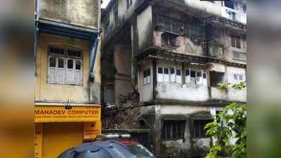मुंबई: बारिश के बीच अचानक ढह गया जर्जर घर का हिस्सा, दो घायल