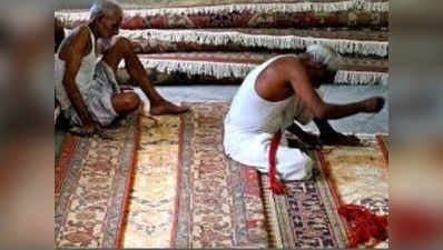 कोरोना काल में नहीं बिक रहा मीरजापुर का कालीन, रोजी-रोटी को तरस रहे बुनकर