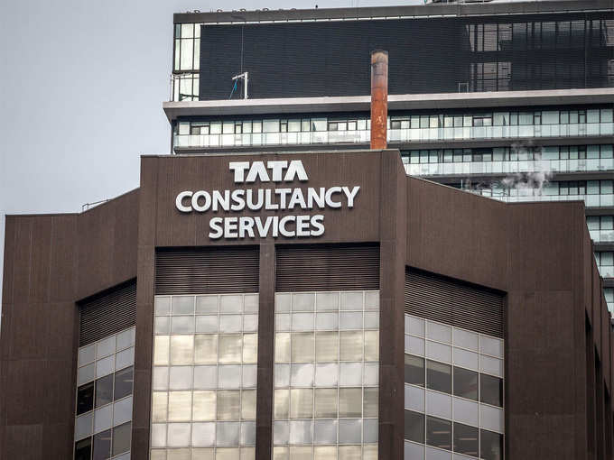 TCS की कमाई 14 फीसदी गिरी