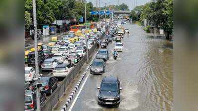 Delhi Traffic Jam updates: बारिश से जगह-जगह गिरे पेड़, इन रास्तों से बचकर निकलें