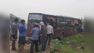 UP-তে গাড়ির সঙ্গে ধাক্কায় উল্টাল পরিযায়ী শ্রমিক বোঝাই বাস! মৃত ৬, আহত ১৮